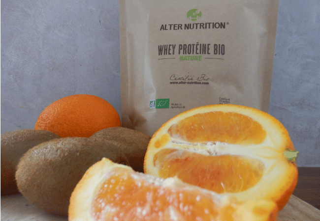 Protéine whey bio, orange sanguine & kiwi en smoothie